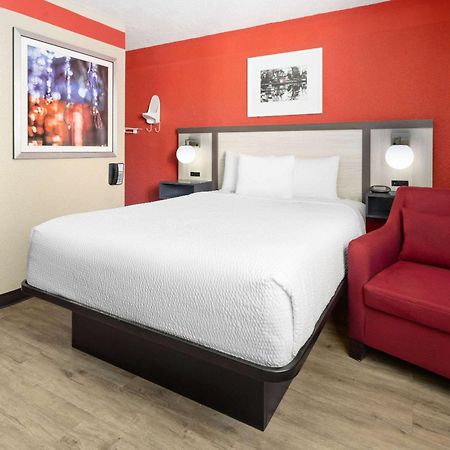 Ramada by Wyndham Parsippany Hotel Bagian luar foto
