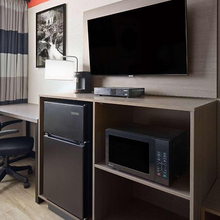 Ramada by Wyndham Parsippany Hotel Bagian luar foto
