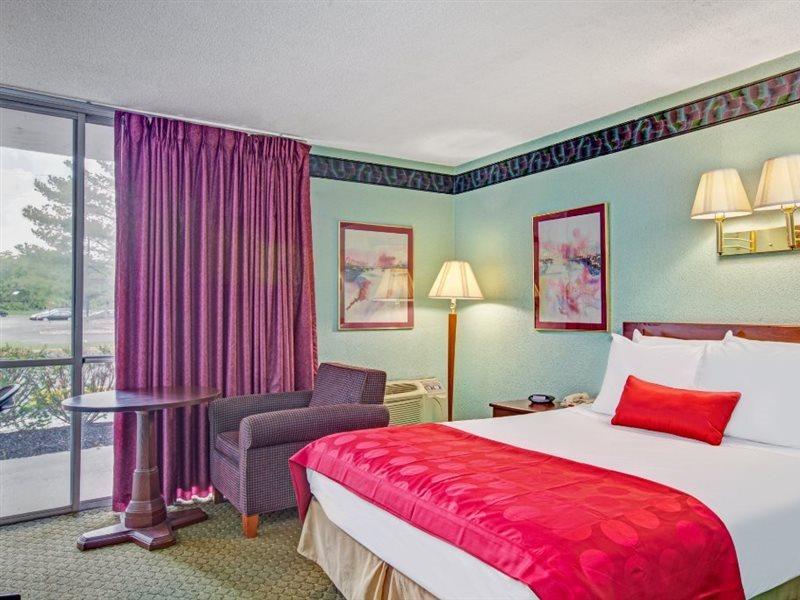 Ramada by Wyndham Parsippany Hotel Bagian luar foto