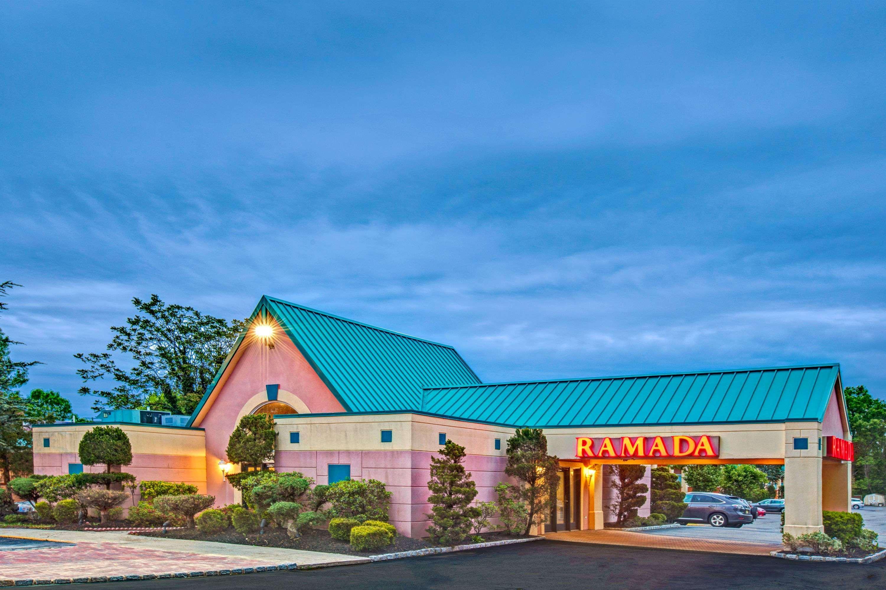 Ramada by Wyndham Parsippany Hotel Bagian luar foto
