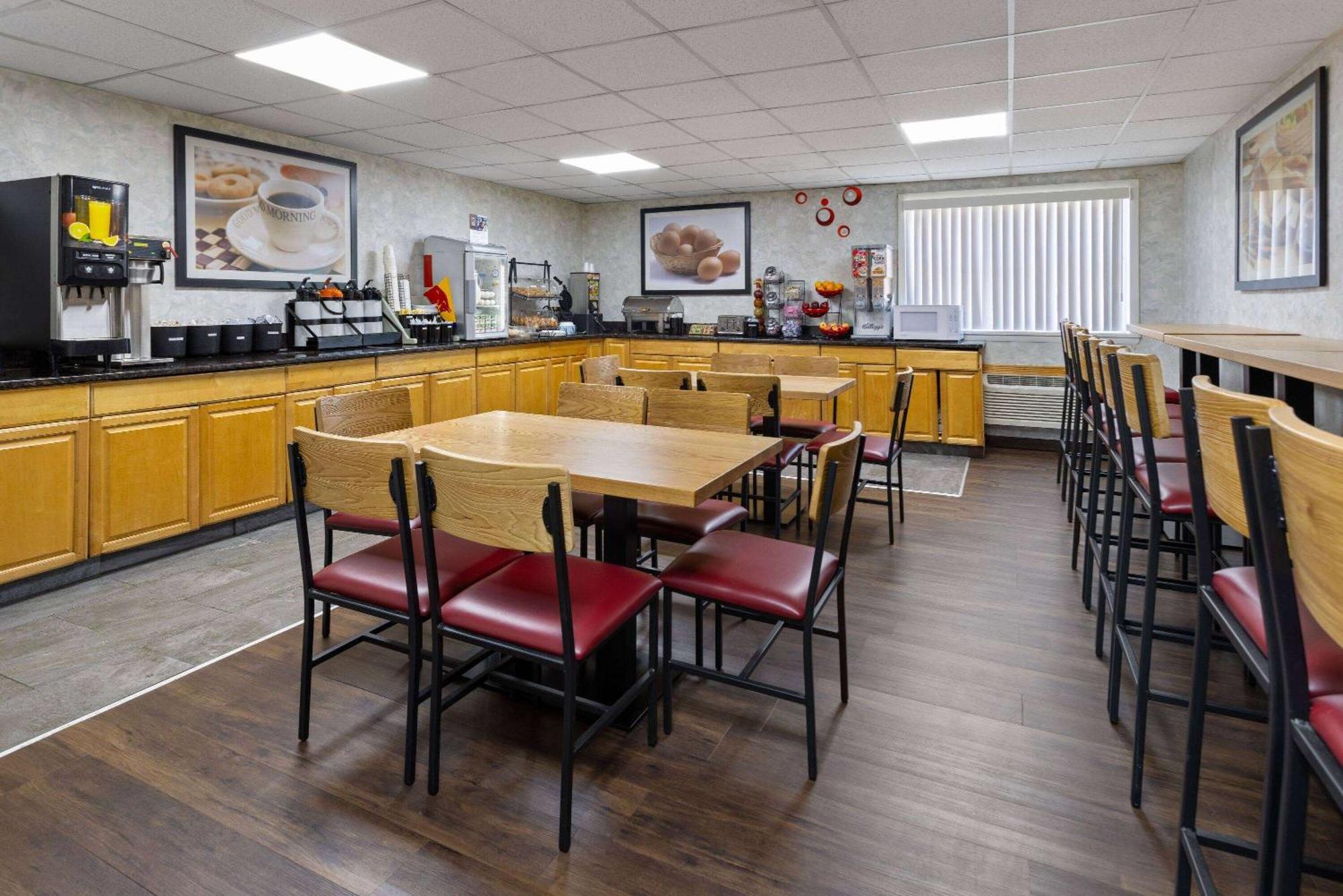 Ramada by Wyndham Parsippany Hotel Bagian luar foto