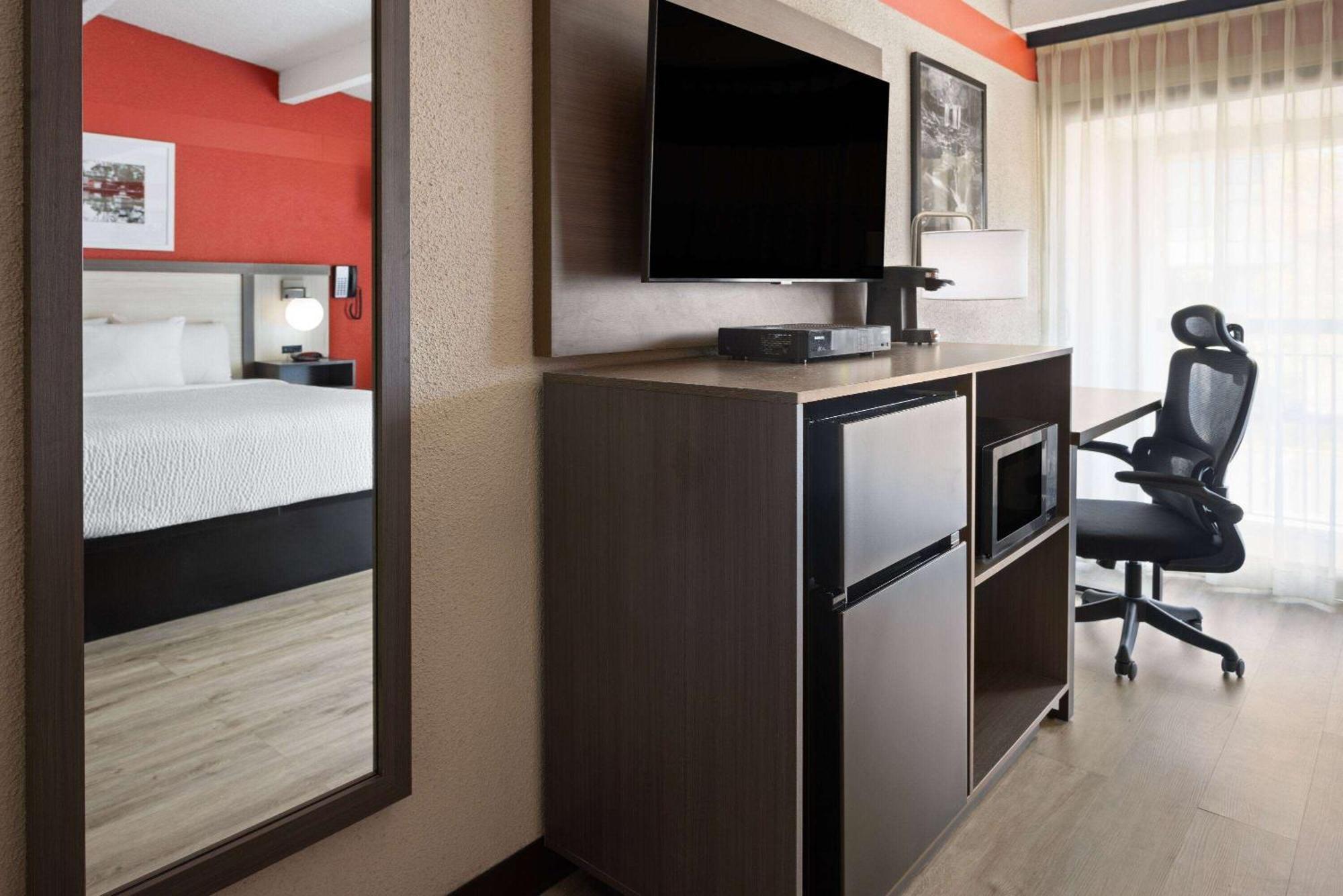 Ramada by Wyndham Parsippany Hotel Bagian luar foto