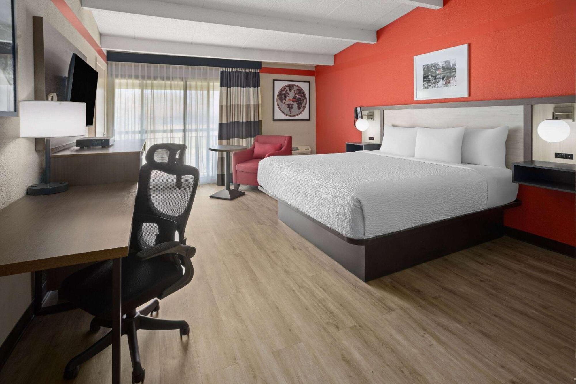 Ramada by Wyndham Parsippany Hotel Bagian luar foto