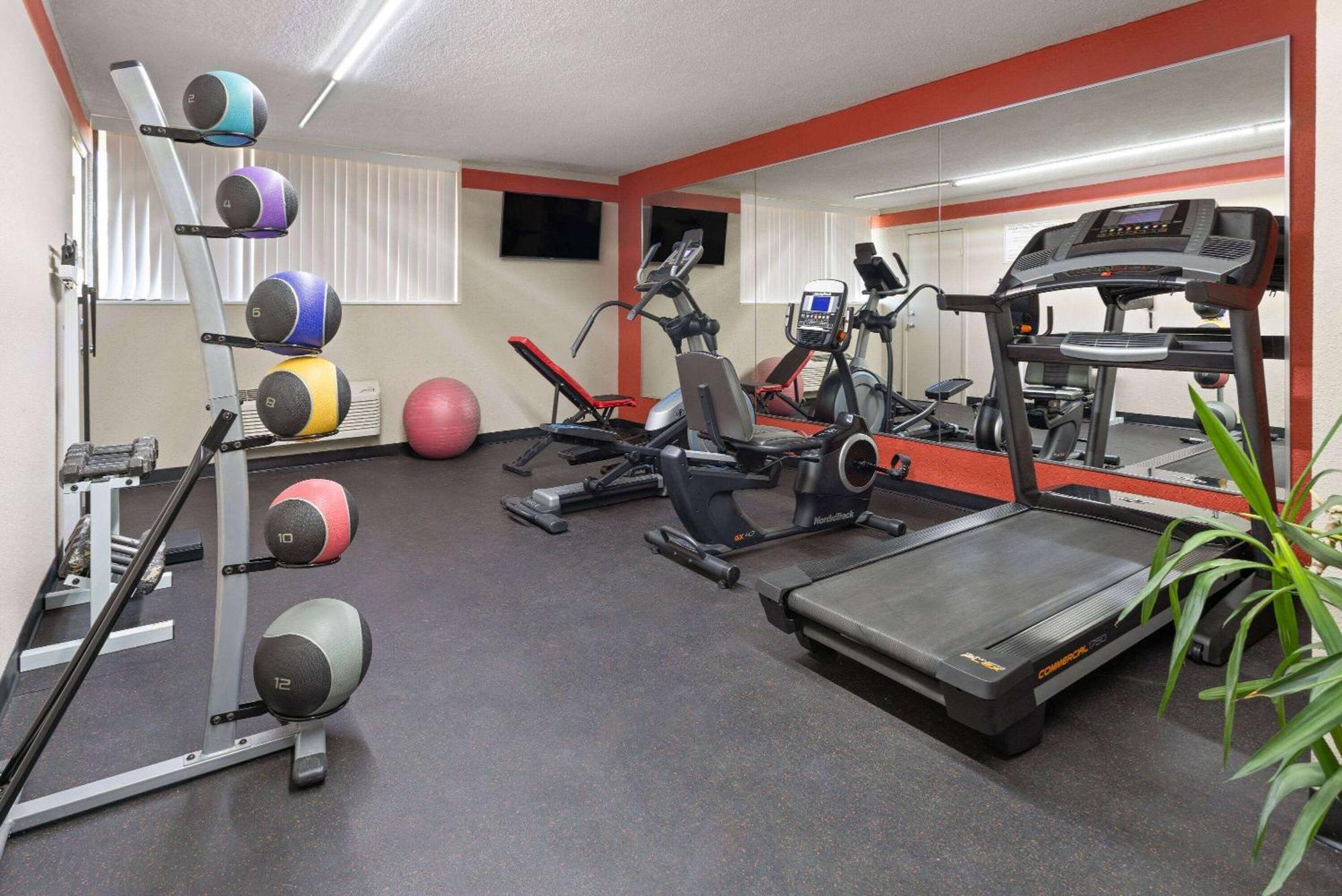 Ramada by Wyndham Parsippany Hotel Bagian luar foto
