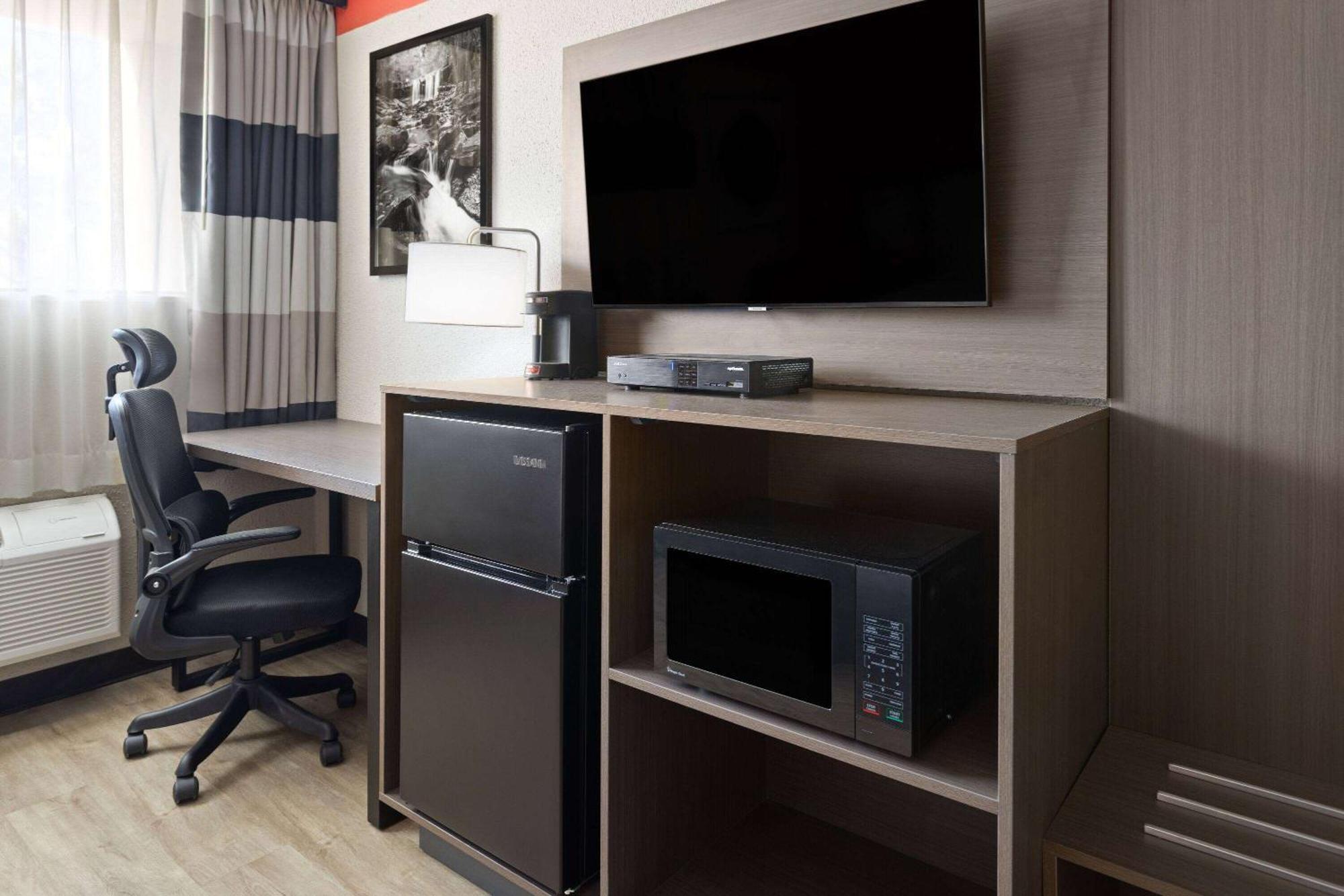 Ramada by Wyndham Parsippany Hotel Bagian luar foto