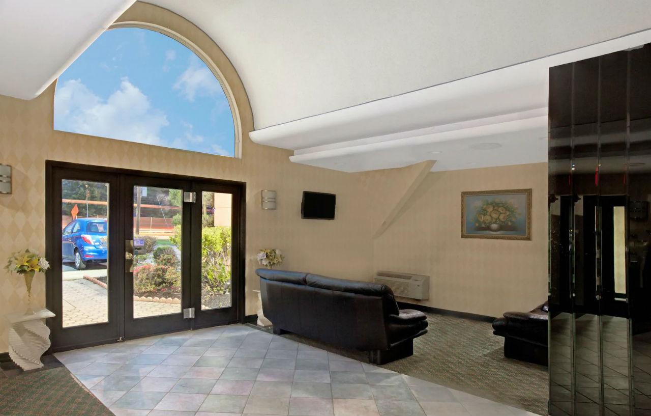 Ramada by Wyndham Parsippany Hotel Bagian luar foto